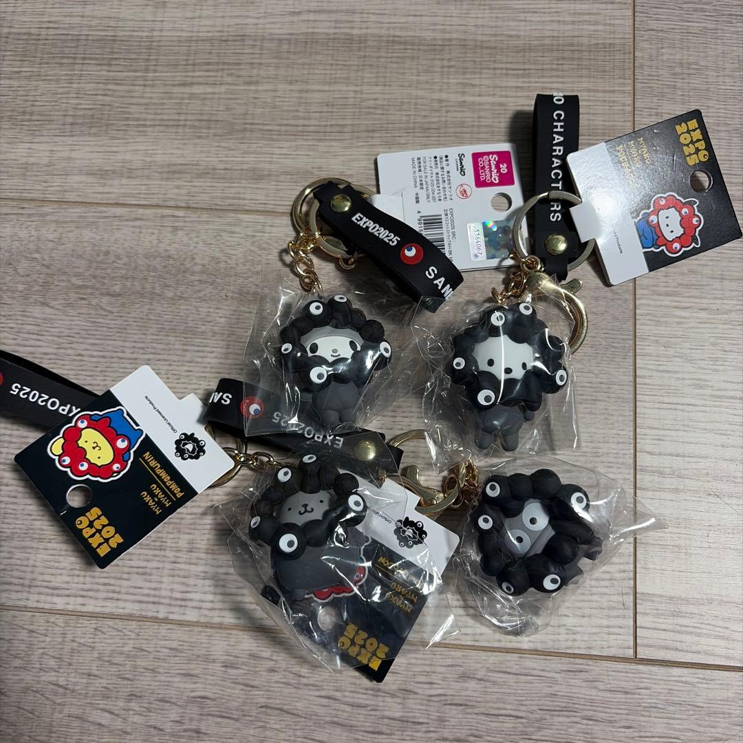 黒ミャクコラボ　サンリオキャラクター キーホルダー 4個セット 黒ミャクコラボ サンリオキャラクター キーホルダー 4個セット 黒