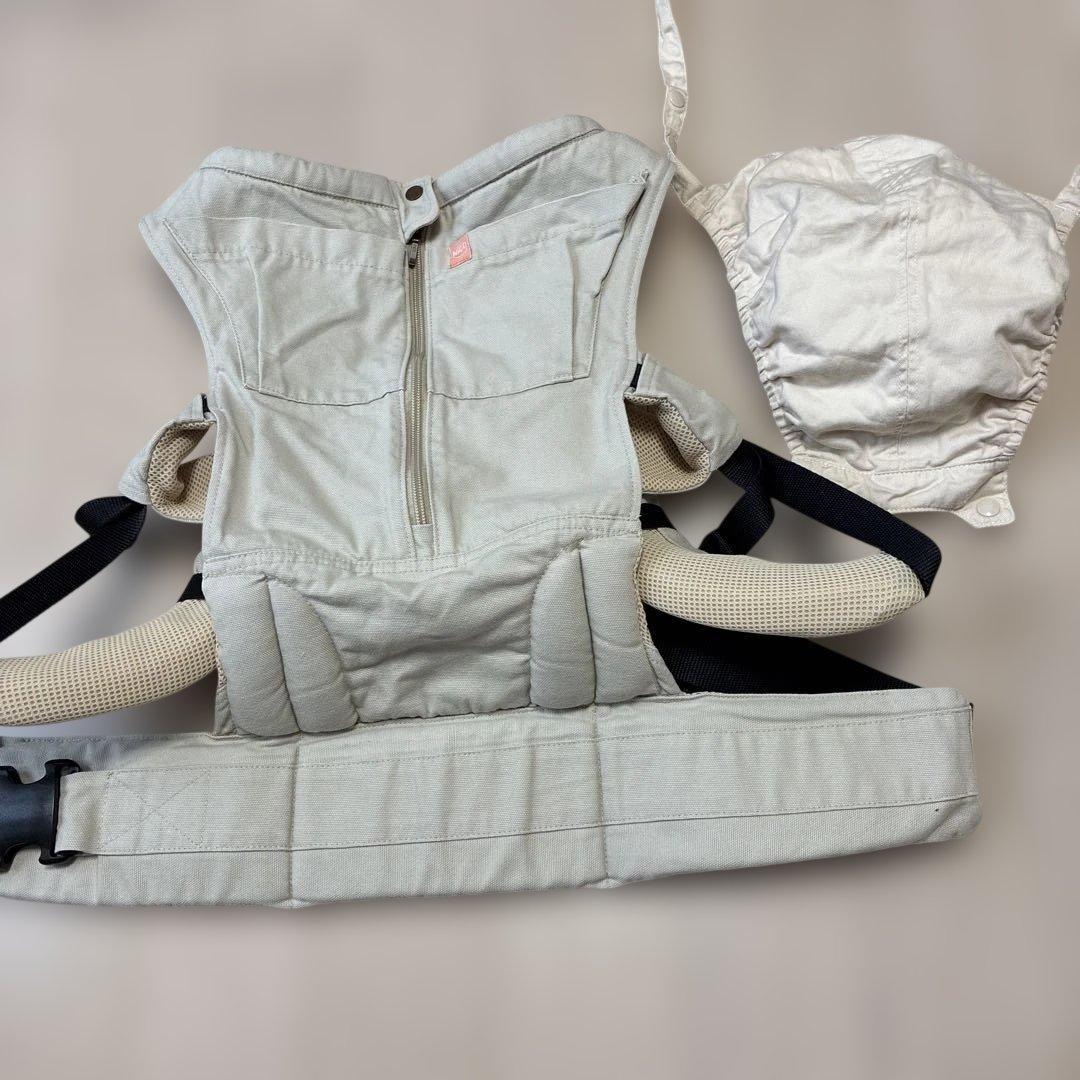 美品キューズベリー ニコ 抱っこひも サンドベージュCUSEBERRY NICO