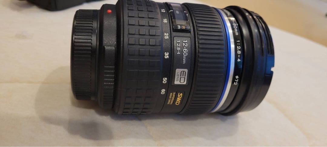 ZUIKO DIGITAL ED 12-60mm F2.8-4.0 SWD傷有