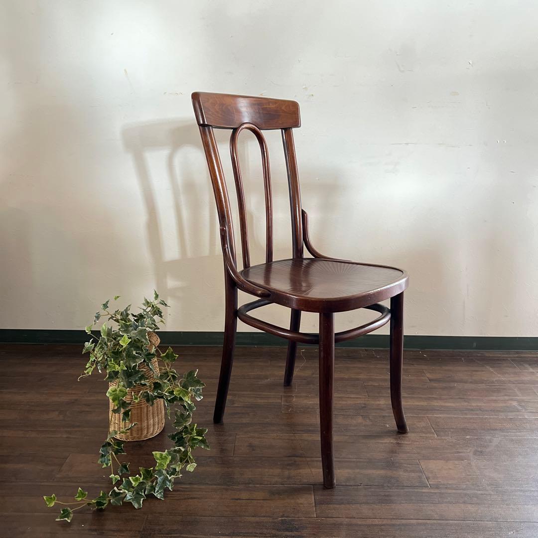 k967r115 曲げ木が美しいベントウッドチェア 英国アンティーク家具 背もたれの曲木が美しい英国輸入の椅子、アンティークのベントウッド
