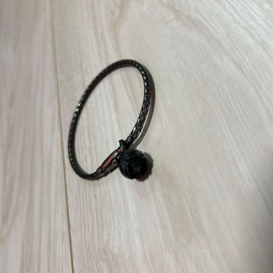 ボッテガヴェネタ ブラック バラチャーム ブレスレット - メルカリ