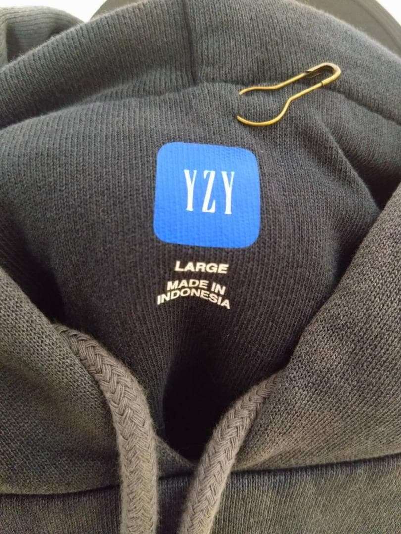 Yeezy gap Unreleased fade hoodie（日本未発売）