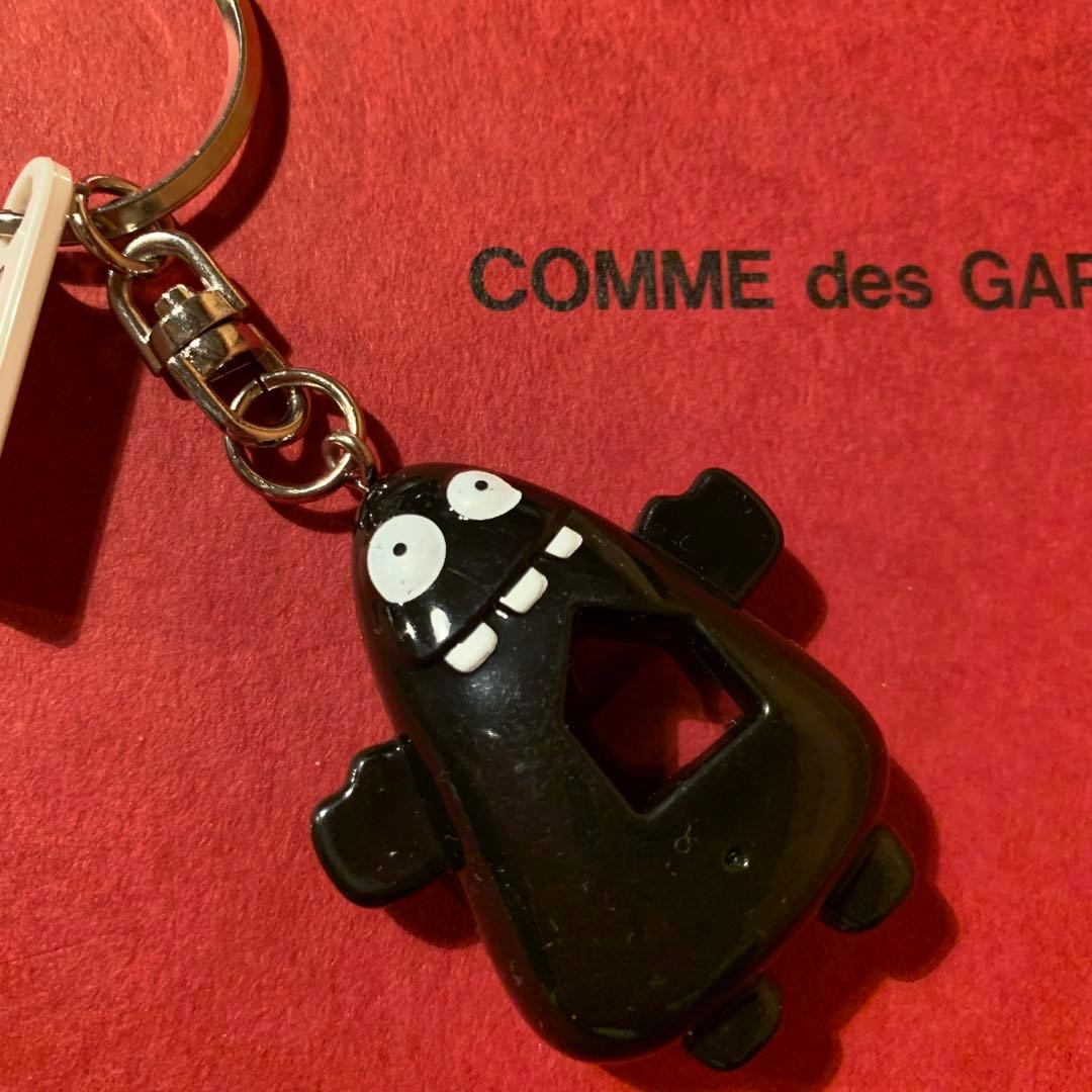 COMME des GARCONS ブラックモンスター キーホルダー ② - メルカリ