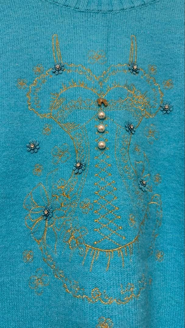 2024AWスーパービューティー 胸元刺しゅう入り ハイネックセーター 44