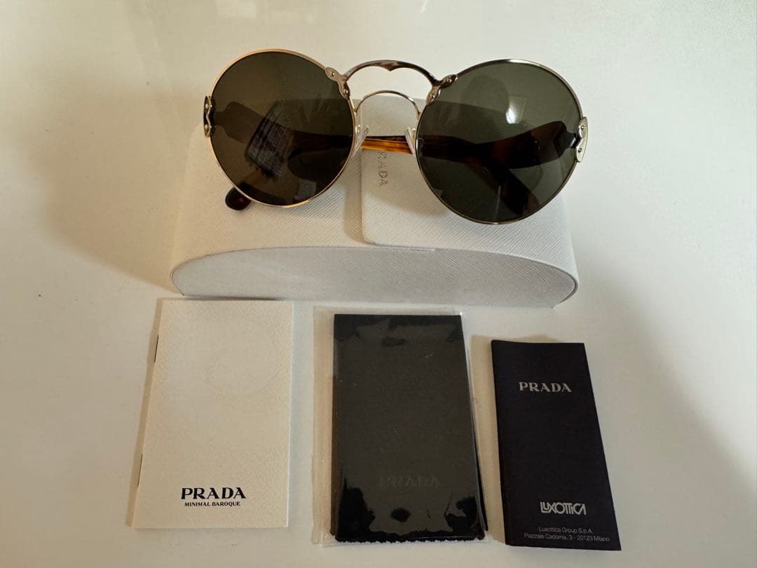 【フリマshop】 HYDE 着用 プラダ サングラス SPR55T 極美品 HYDE 着用モデル PRADA サングラス SPR55T - メルカリ