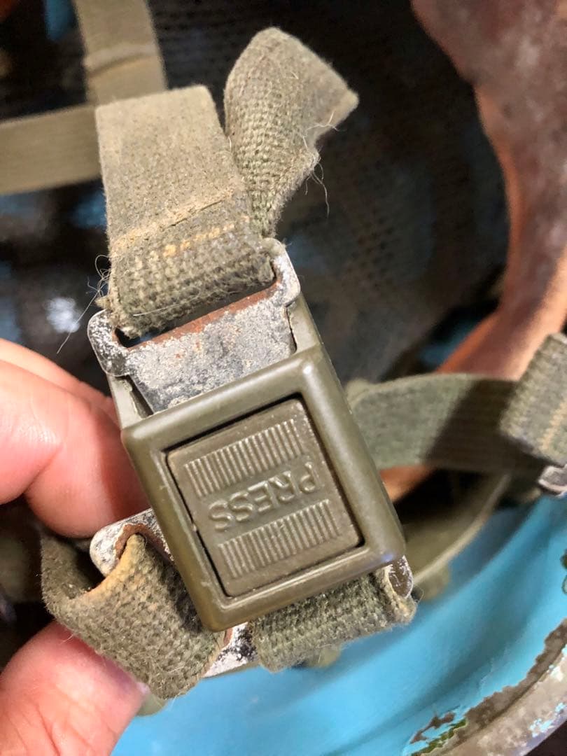 ドイツ連邦軍 ヘルメット 多分本物だと思うんですよう - メルカリ