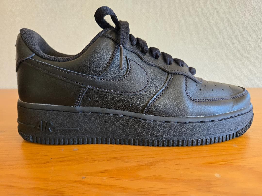 ナイキ エア フォース 1 '07 ウィメンズ 24.5cm