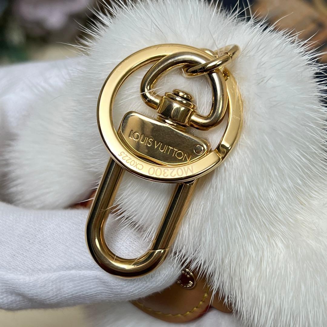 ルイヴィトン ヴィヴィエンヌ ファー ホワイト スキー キーホルダー