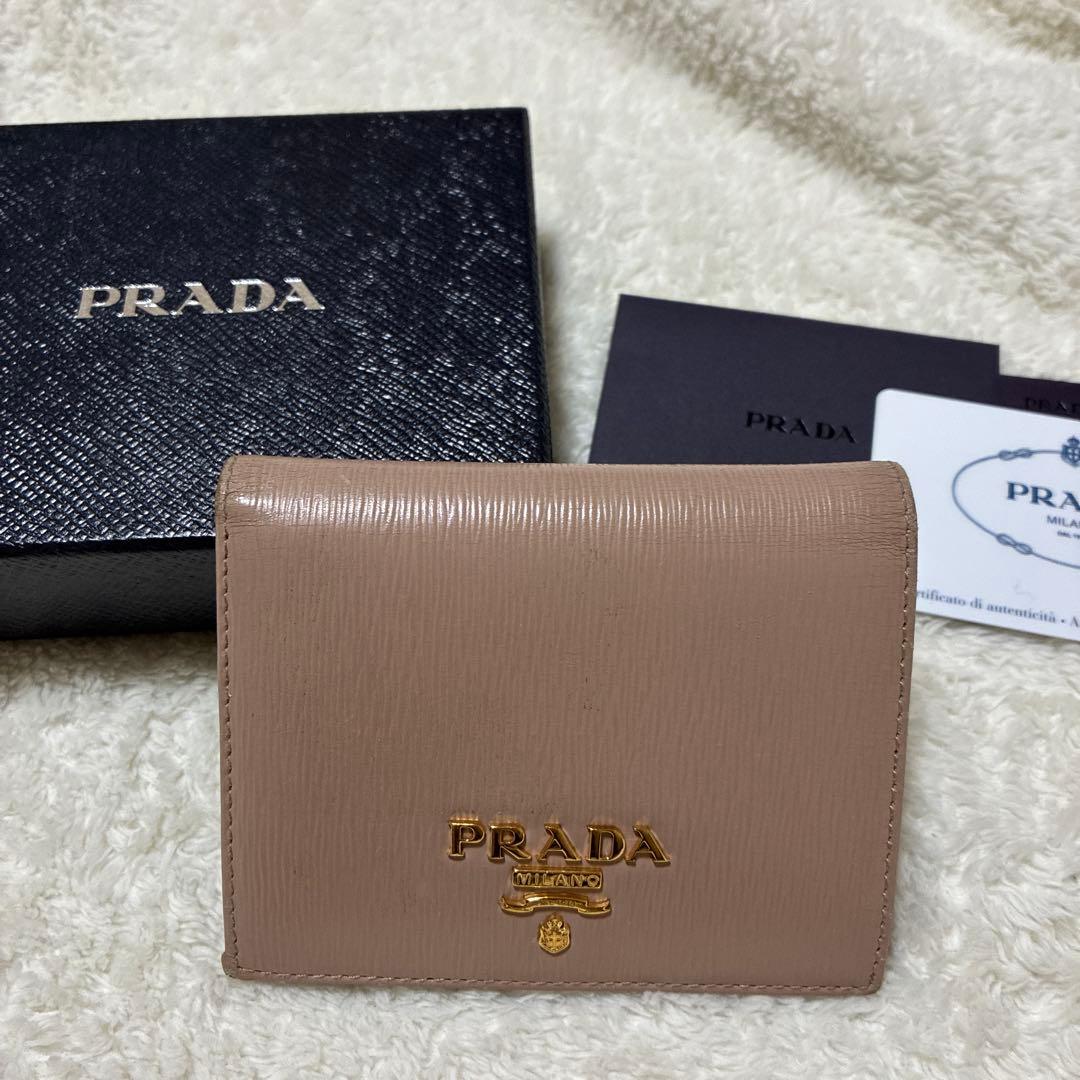 PRADA ベージュレザー二つ折り財布 PRADA レザー 二つ折り財布 ベージュ - メルカリ