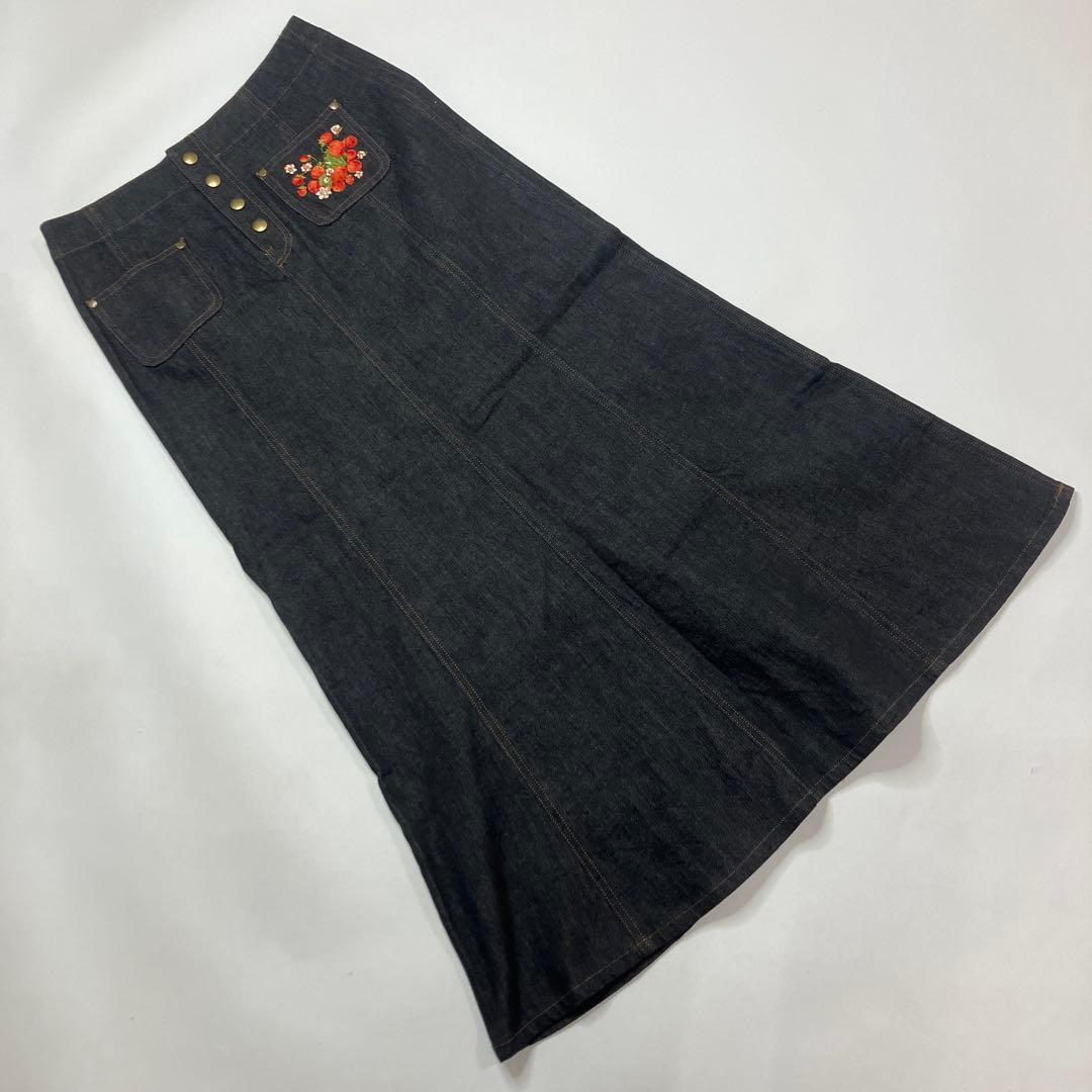 新品未使用】ピンクハウス いちご刺繍使い ストレッチ黒デニムスカート