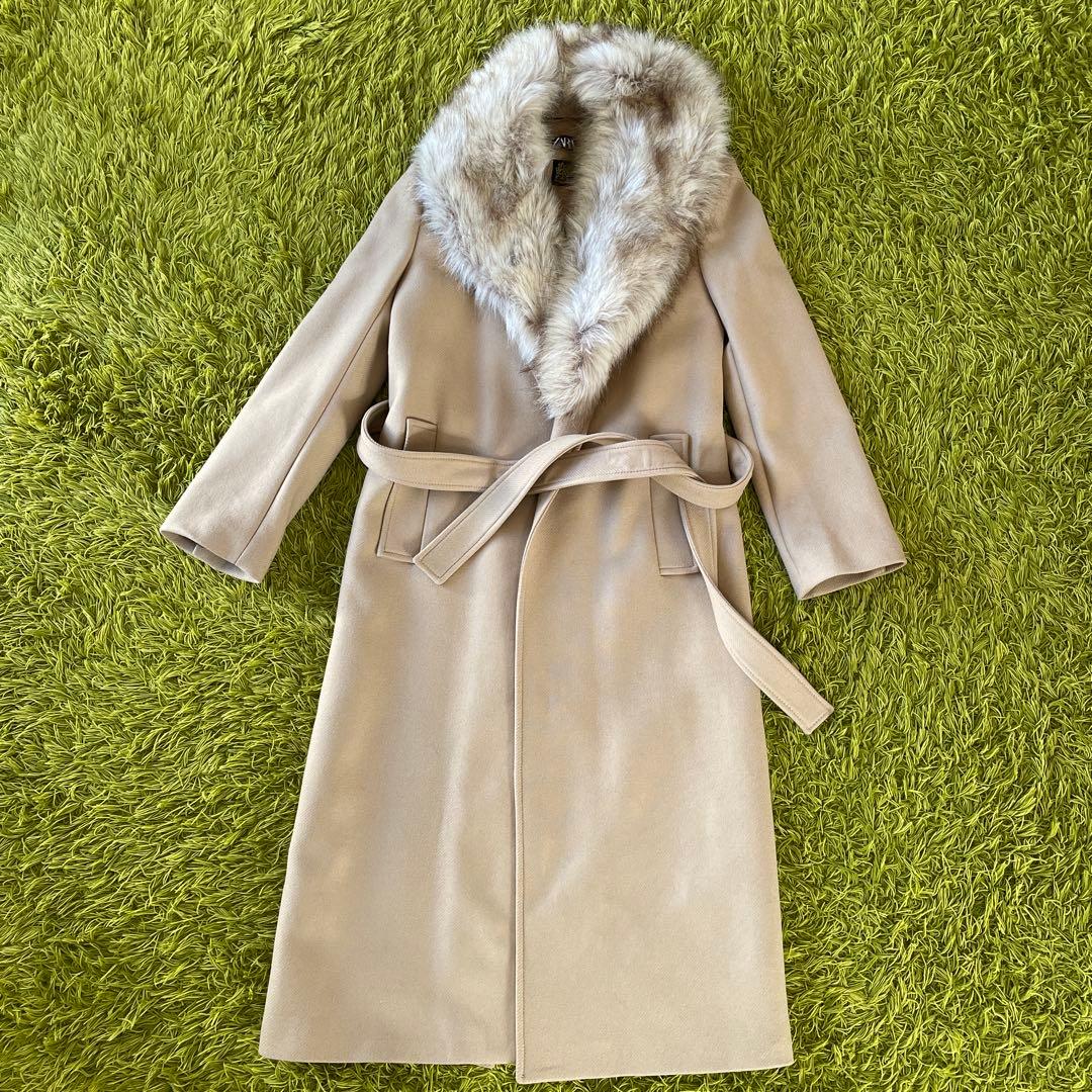 新品タグ付き ZARAフェイクファー付ロングコート - メルカリ