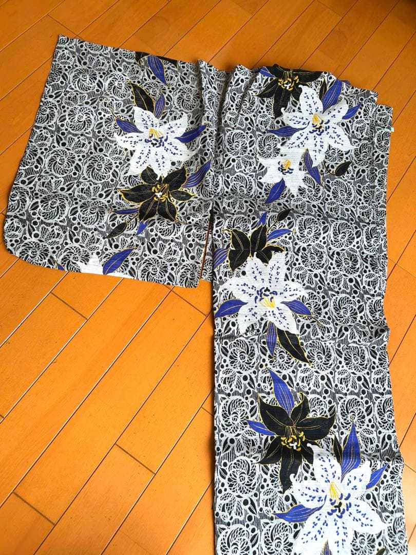 ANNA SUI浴衣 Mサイズ 白い花 黒い花 2023浴衣コレクション🎀💜 | アナ スイ・ミニ | 大丸神戸店公式 SHOP BLOG