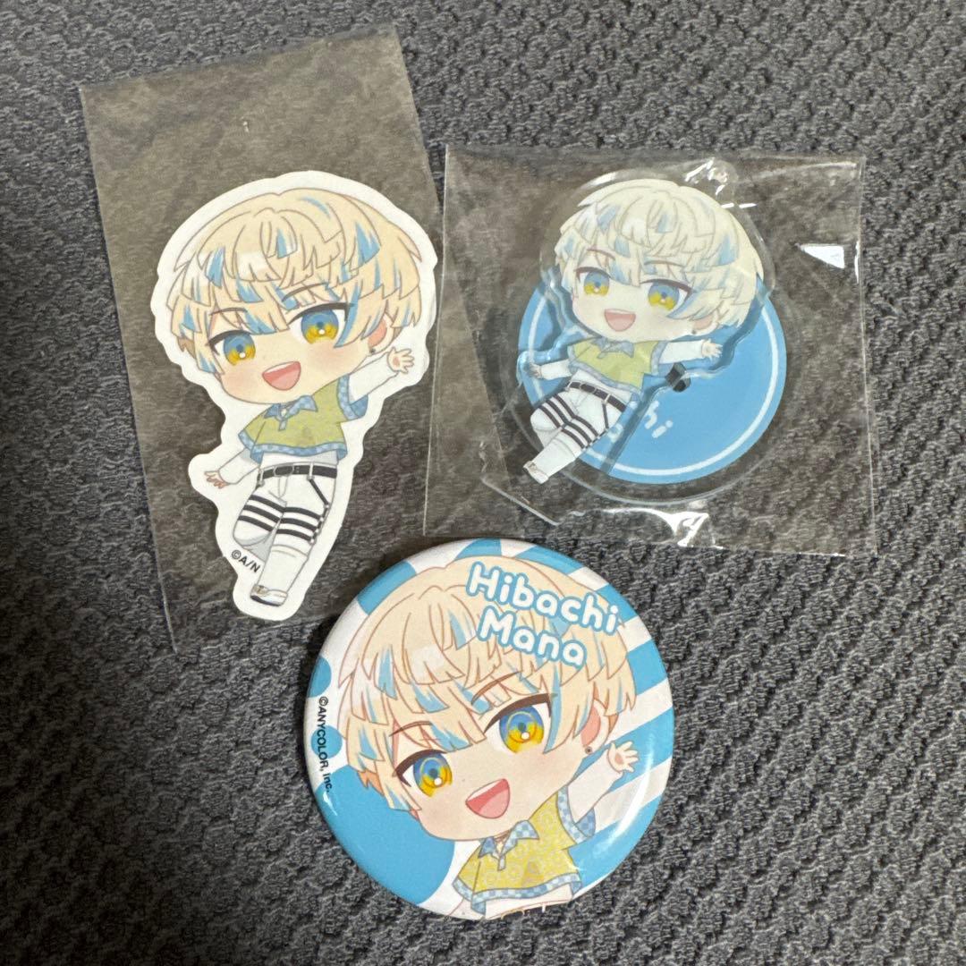 緋八マナ ぷち アクスタ ステッカー 缶バッジ - メルカリ