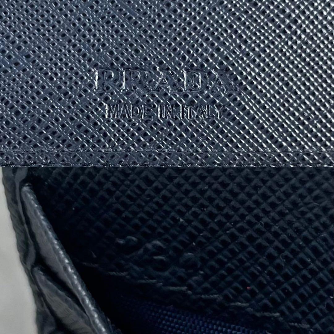 美品】プラダ マネークリップ 財布 三角ロゴ サフィアーノ レザー 紺色