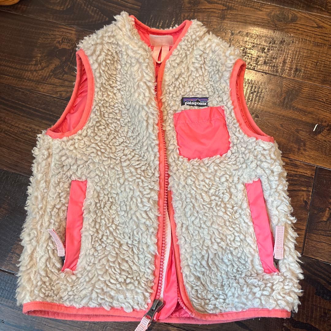 patagonia フリースベスト 2T クリーム/ピンク - メルカリ