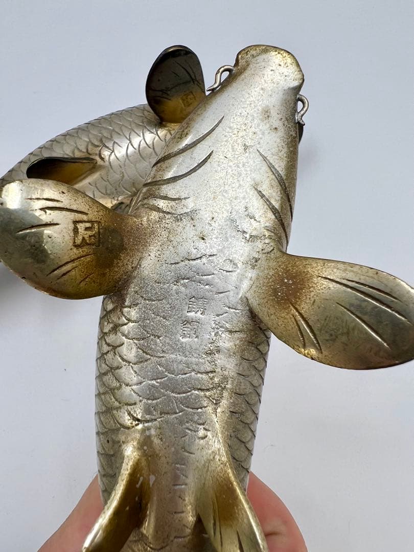 双鯉 在銘 金銀 2匹揃 金属工芸 置物 縁起物 鯉 在銘