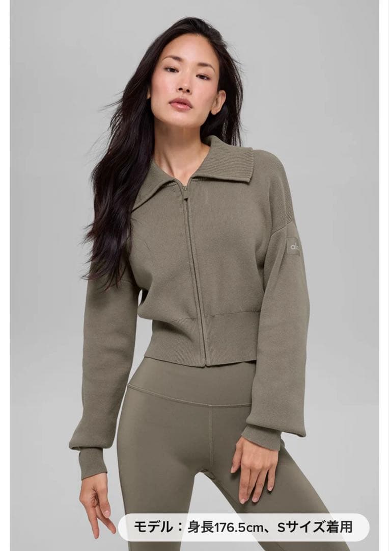 美品✨alo yoga クロップド ジップ ニット XS グレー アロ ヨガ - メルカリ
