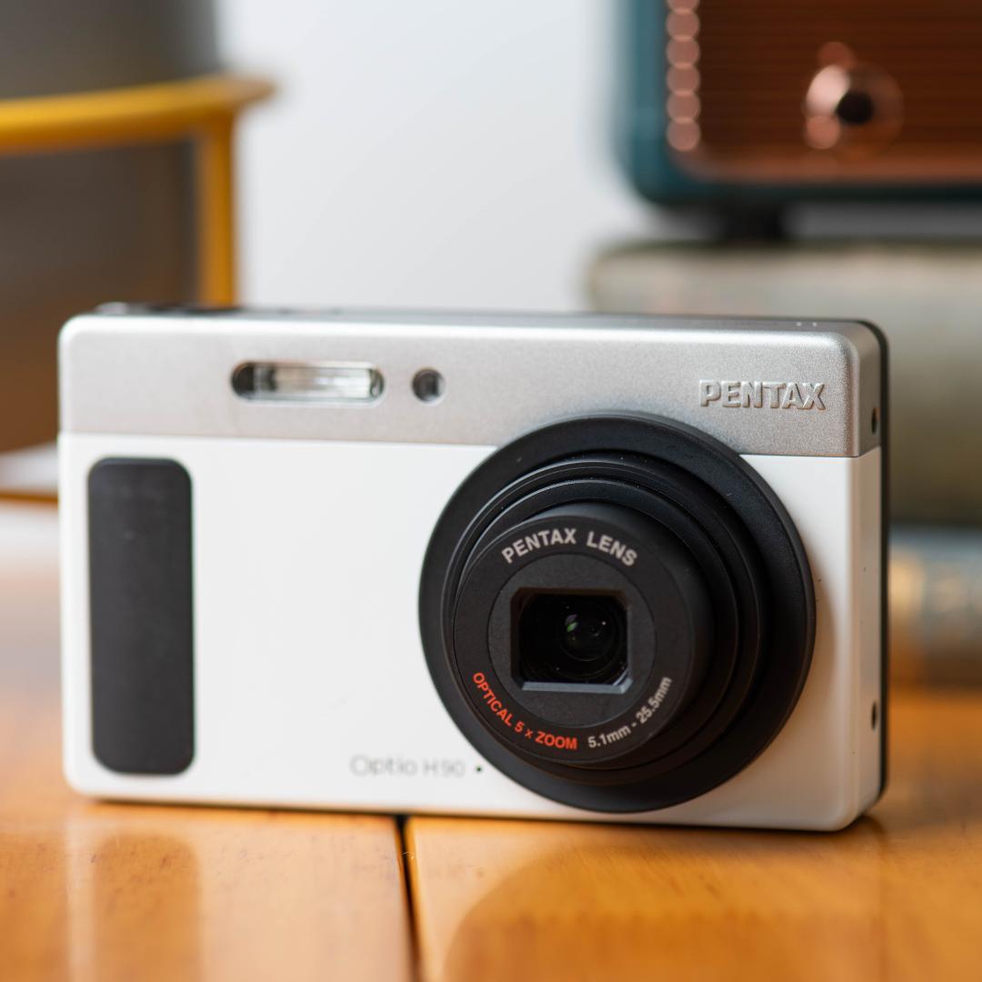 可愛いすぎるコンデジ】PENTAX optio H90 ホワイト - メルカリ