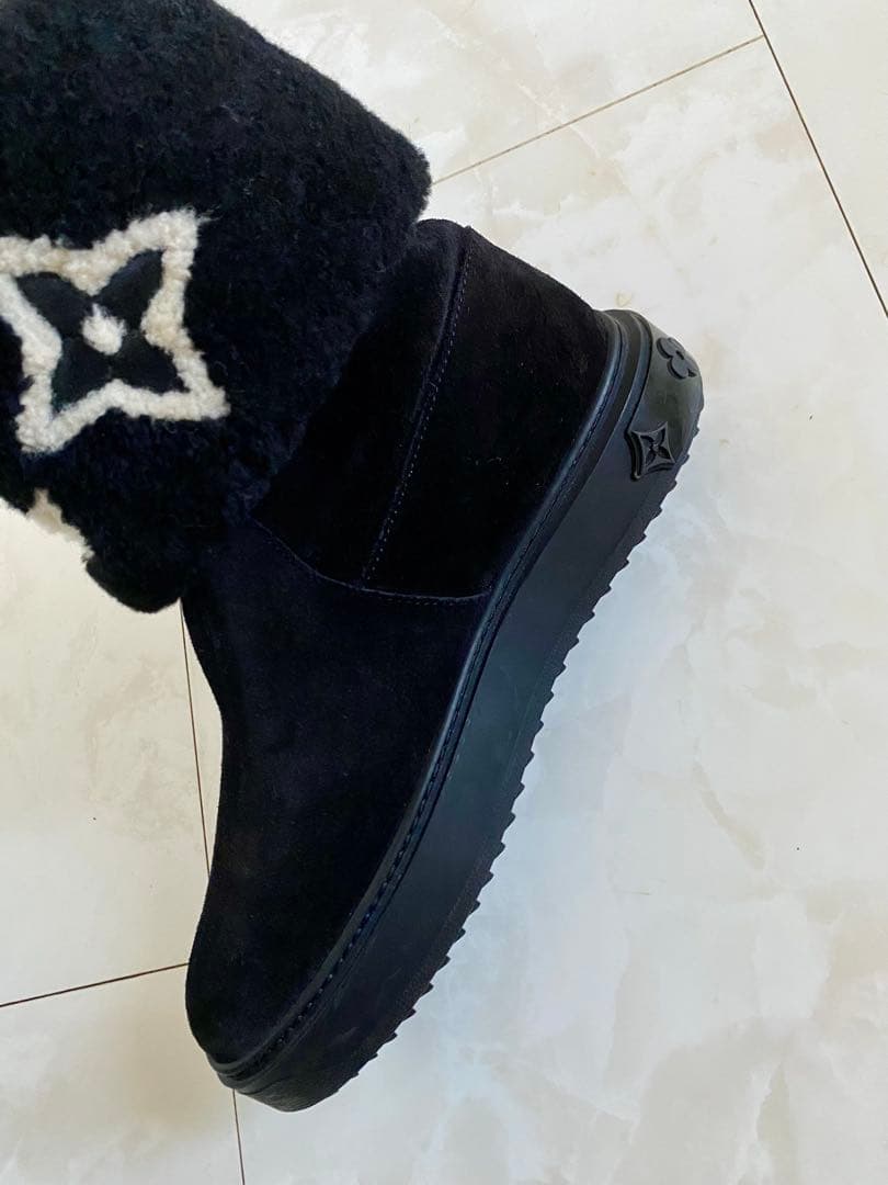 23年製 ルイヴィトン スノードロップ ムートン ショート ブーツ 24.5cm