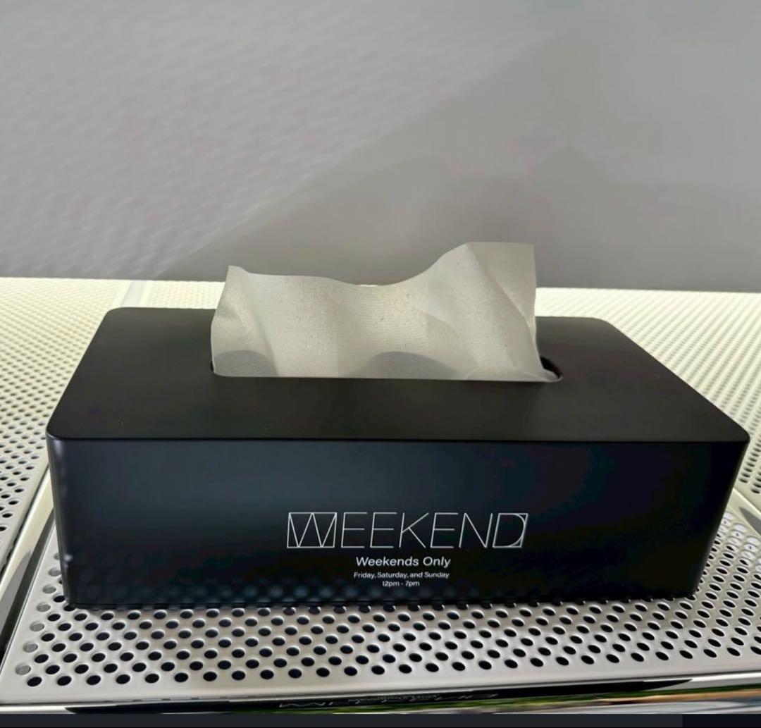 WEEKEND LOGO TISSUE CASE - メルカリ