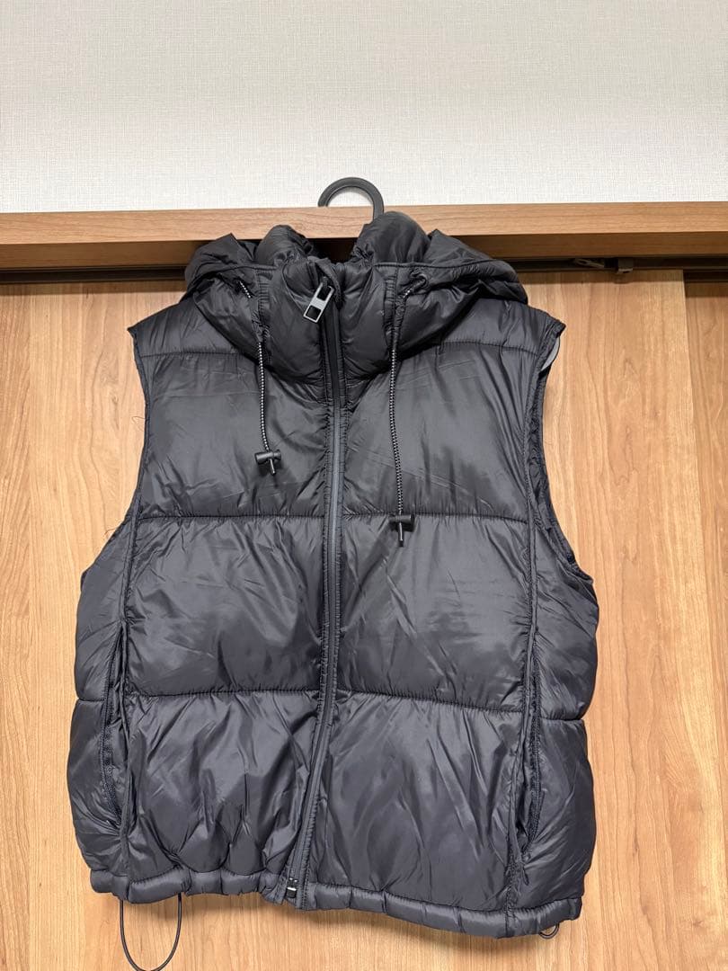 ZARA フード付き ブラックダウンベスト - メルカリ