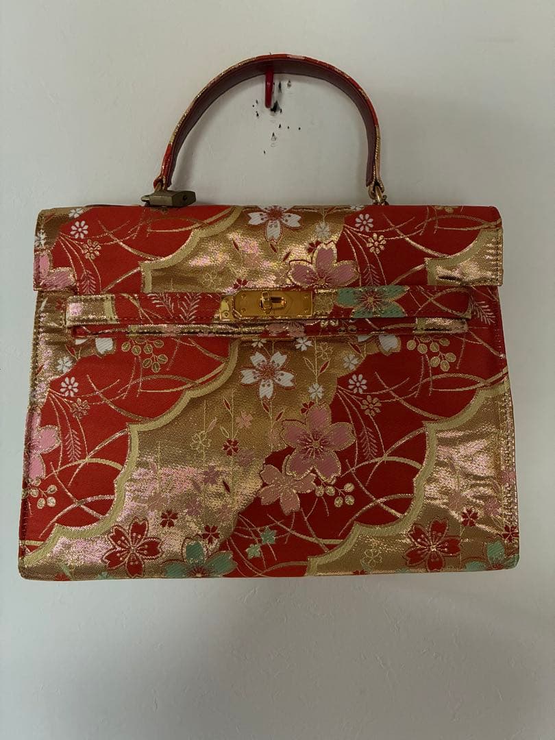 リボン　帯リメイク ハンドバッグ 和装 洋装兼用 帯リメイクバッグ 彩花 綿入りスクエアバッグ 持ち手竹 和装バッグ