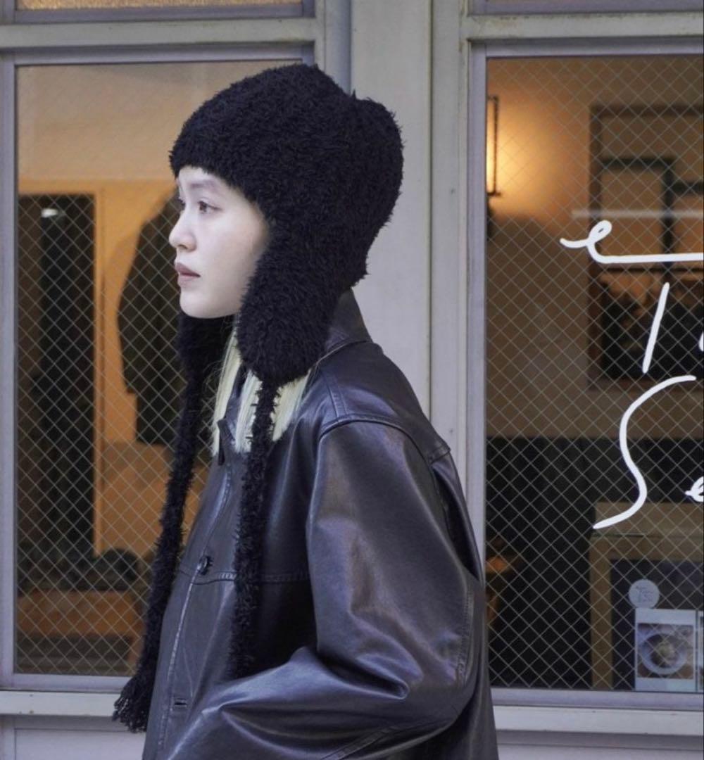 KIJIMA TAKAYUKI ブラック　耳あて付き　ニット帽 KIJIMA TAKAYUKI キジマタカユキ 耳当て付き ウールニット ビーニー