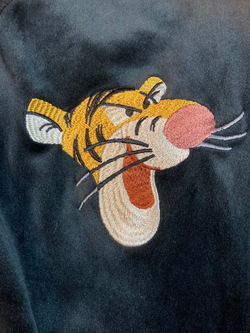 東京ディズニーリゾート スカジャン Tiggerティガー ベロア黒 別珍Lサイズ
