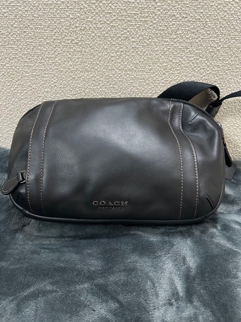 Miyuki COACH ブラック レザーボディバッグ メンズ メッセンジャー＆ボディバッグ | COACH コーチ公式アウトレット