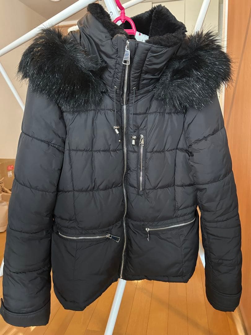 ZARA ファー付きフード ブラックダウンジャケット XS〜Sサイズ - メルカリ