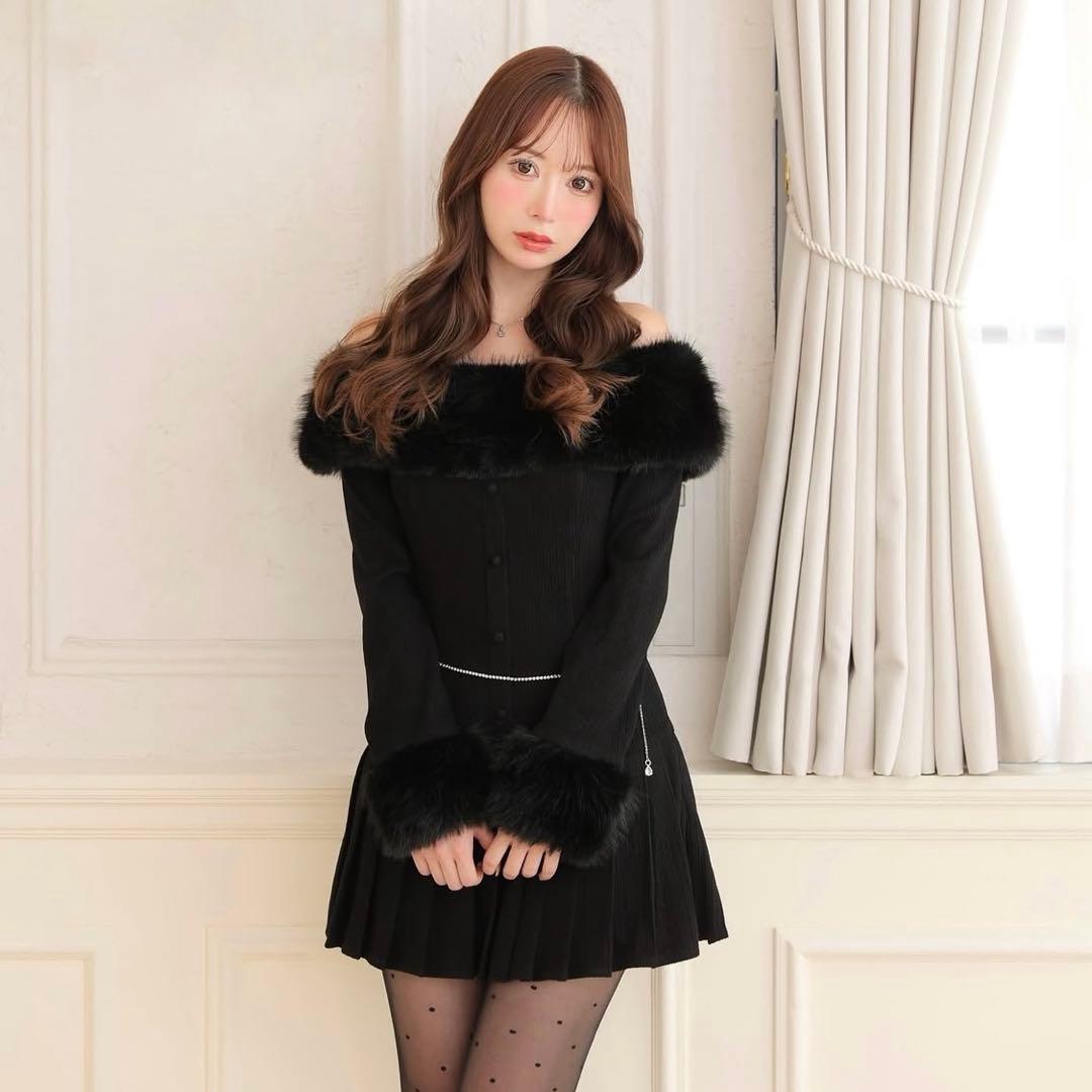 mmeeme エムミーエメ オフショルファープリーツワンピース - メルカリ