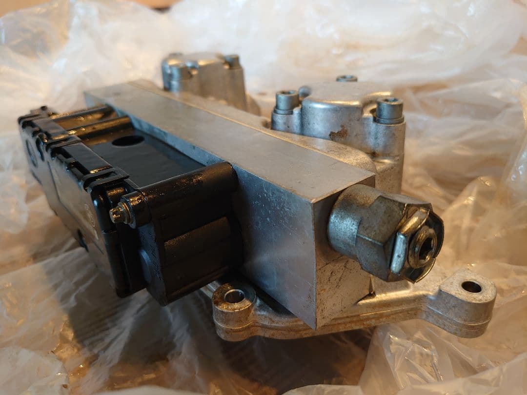 BMW E46 M3 S54 純正 】VANOS：AT調整ユニット - エンジン、過給器