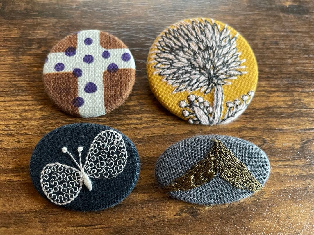 ミナペルホネン サンキューベリーバッジ - メルカリ