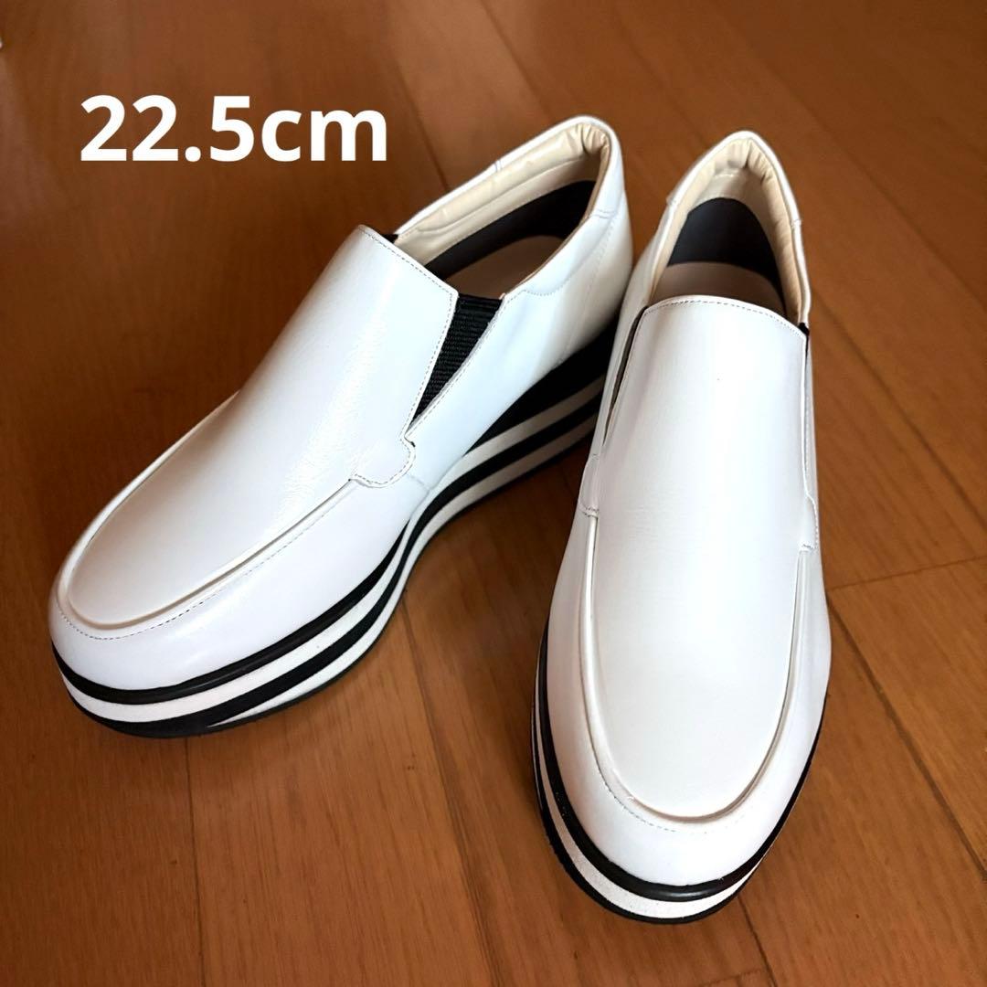 セブンフェアリー 新品未使用 伝説のスニーカー 本革 白22.5cm 予約購入品 セブンフェアリー 伝説のスニーカー - メルカリ