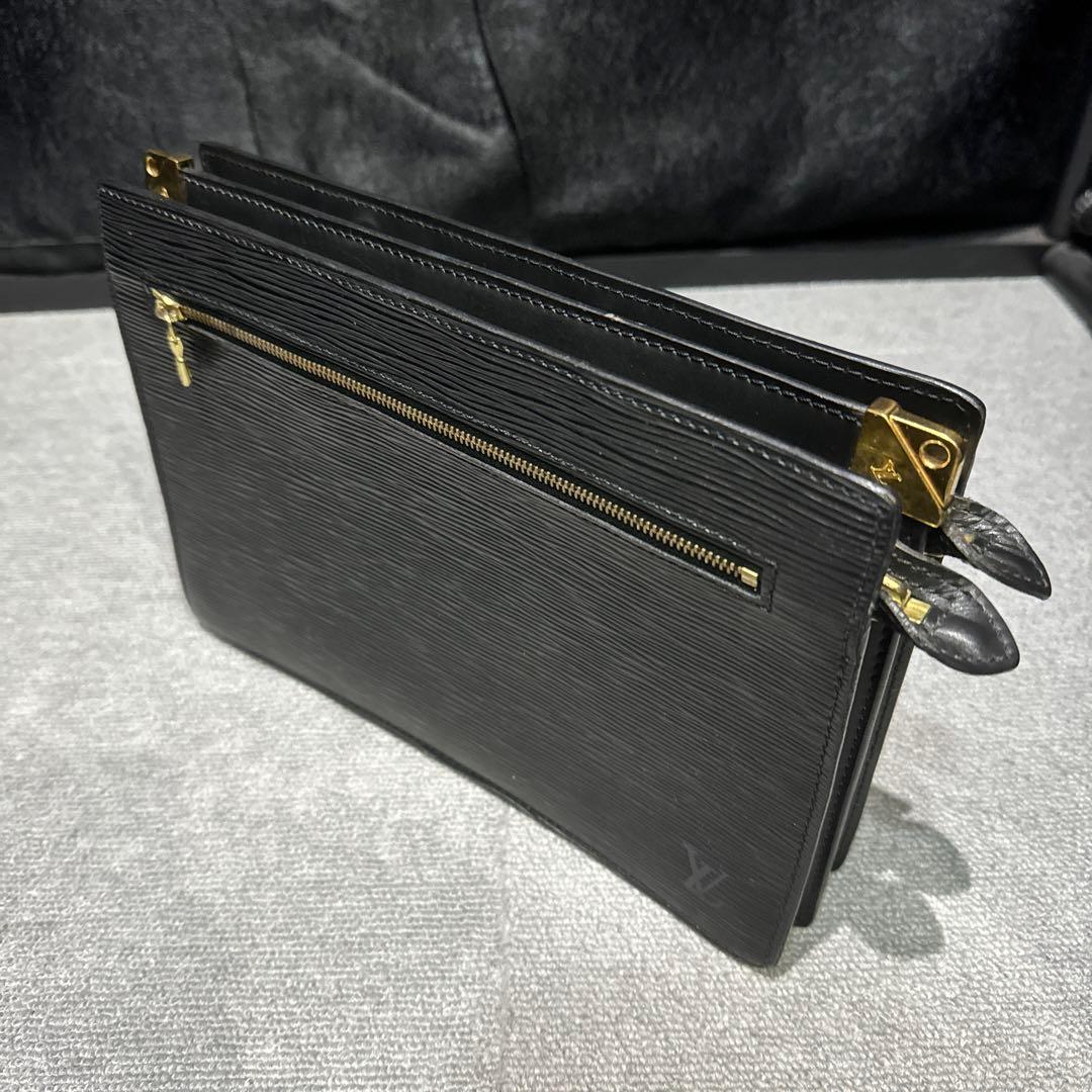 Louis Vuitton エピレザー ブラック クラッチバッグ セカンドバッグ