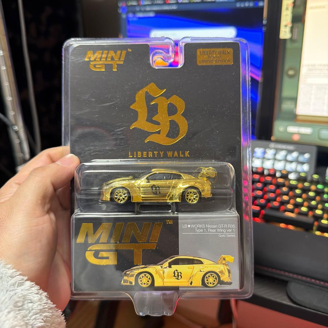 MINI GT LB★WORKS Nissan GT-R R35 ゴールド MINI GT LB-WORKS Nissan GT-R (R35) Satin Gold w/ Carbon Type 1