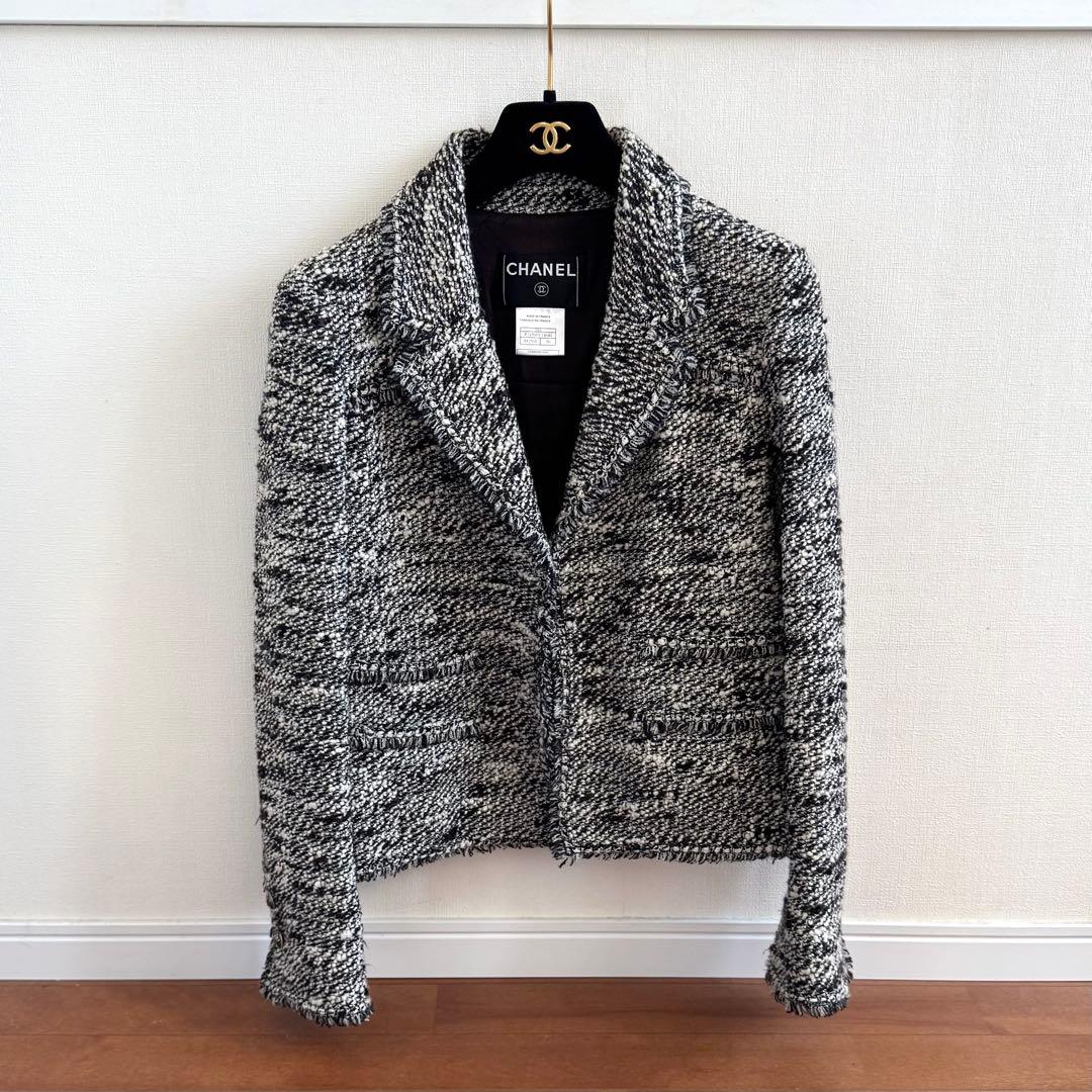 CHANEL ツイードジャケット ブラック・ホワイト - メルカリ