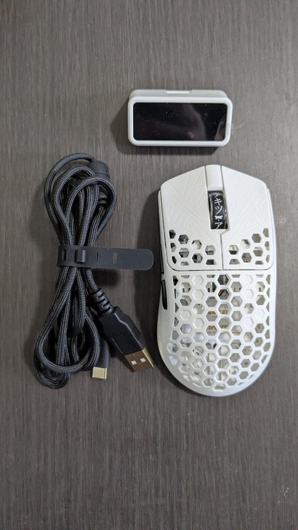 Arbiter Studio AKITSU MEDIUM ホワイト Arbiter Studio AKITSU MEDIUM 40g Carbon Fiber 8K Wireless Gaming