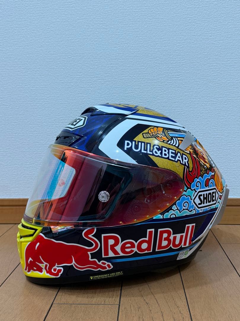 中華製 shoei？フルフェイスヘルメット レッドブル SHOEIがZ-8の新たなグラフィックモデル「Z-8 フォートレス」を発表