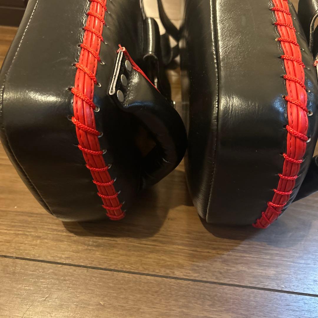 THAISMAI (タイサマイ) キックミット 黒に赤ライン2個セット