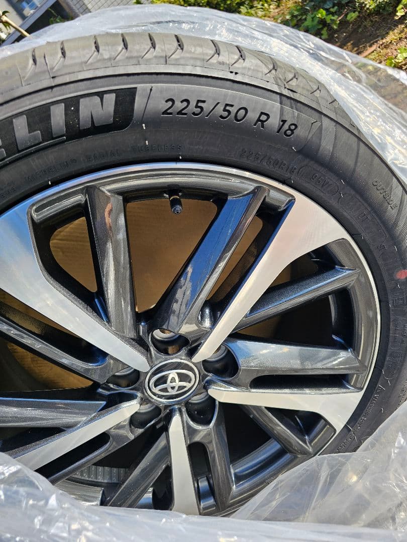 トヨタ カローラクロス2024 純正ホイール&スタッドレスタイヤ 4本