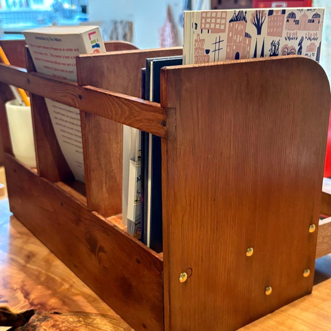 欅無垢材 真鍮鋲 ヴィンテージ 卓上本立て 2段引き出し付き」