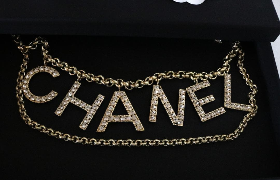 美品】❤️CHANEL ❤️ゴールドトーンクリスタルのCCロゴチェーンベルト