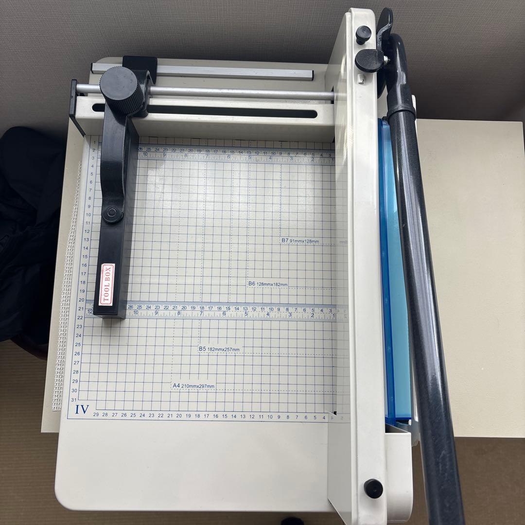 裁断機　A4 大型裁断機　ペーパーカッター　ダイシン商事 ペーパーカッター、裁断機、業務用裁断機