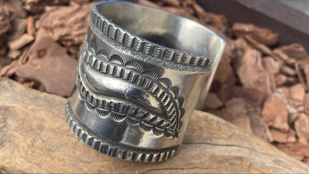 リポウズワイド4cmバングル 内径18cm