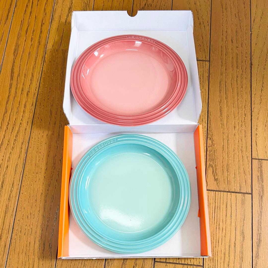 LE CREUSET プレートセット 19cm ピンク ブルー 2枚セット - メルカリ