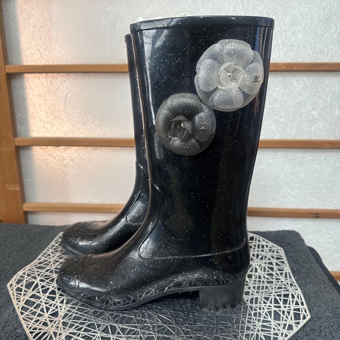 【正規品】希少 ラメ CHANEL 長靴 ブラック カメリア シャネル 38 シャネル CHANEL レインブーツ 長ぐつ カメリア ブラック 表記サイズ37
