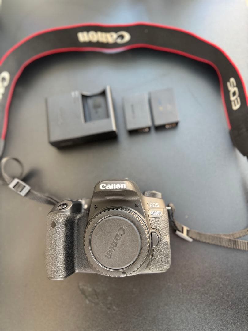 Canon EOS デジタル一眼レフカメラ 本体とバッテリー2個