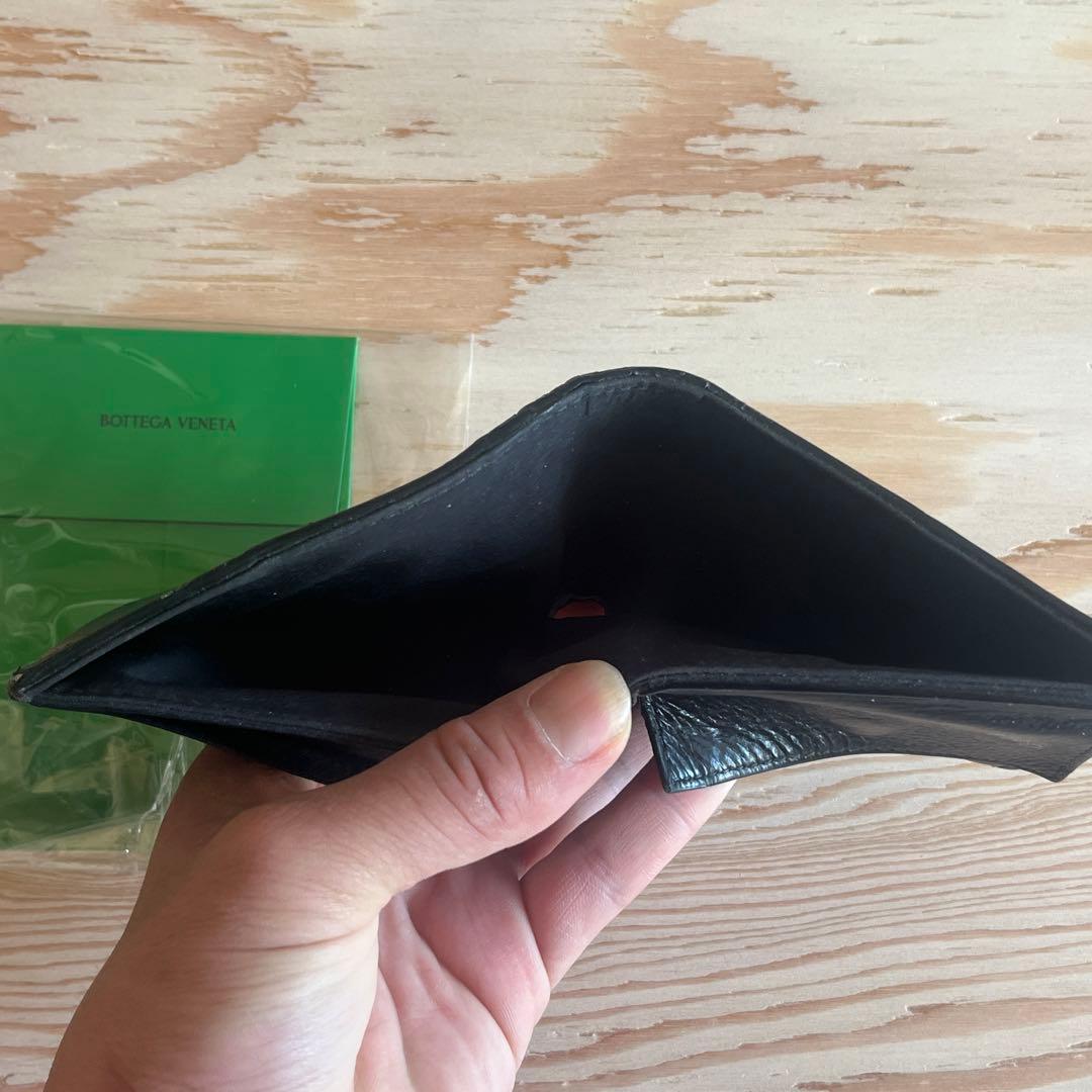 中古 BOTTEGA VENETA ブラック 二つ折り財布 - メルカリ