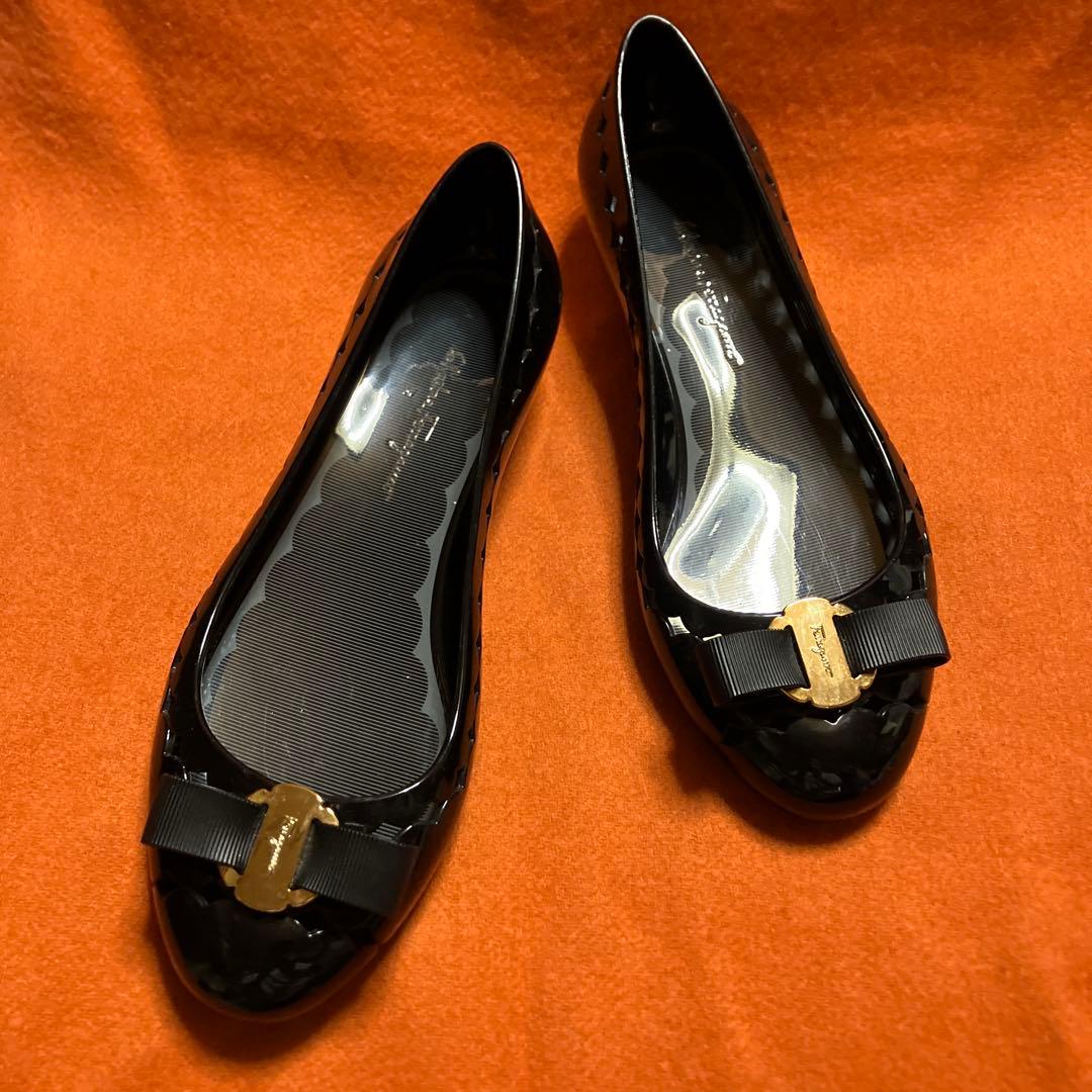 フェラガモ ラバーシューズ　リボン　ヴァラ ヴァラ - ウィメンズ | Ferragamo